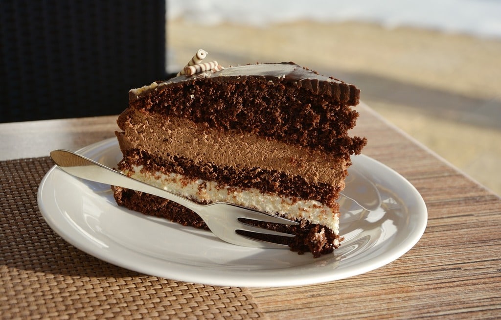 Comment bien choisir son plateau tournant pour réussir ses desserts ?